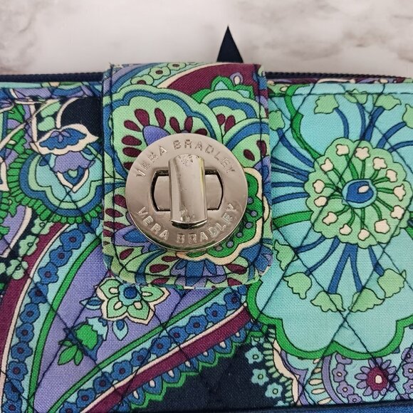 VERA BRADLEY RHYTHM & BLUES PATTERN TURN LOCK WALLET WOMEN - Picture 4 of 11